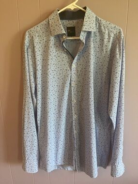 Vince Camuto Light Blue Button-Up Shirt with Navy Micro Print
